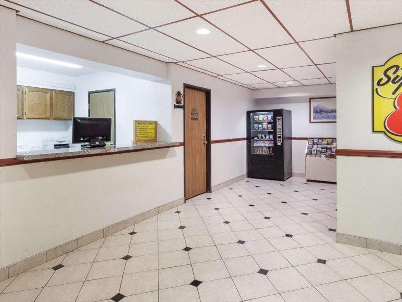 Super 8 By Wyndham Winchester Va Bagian luar foto