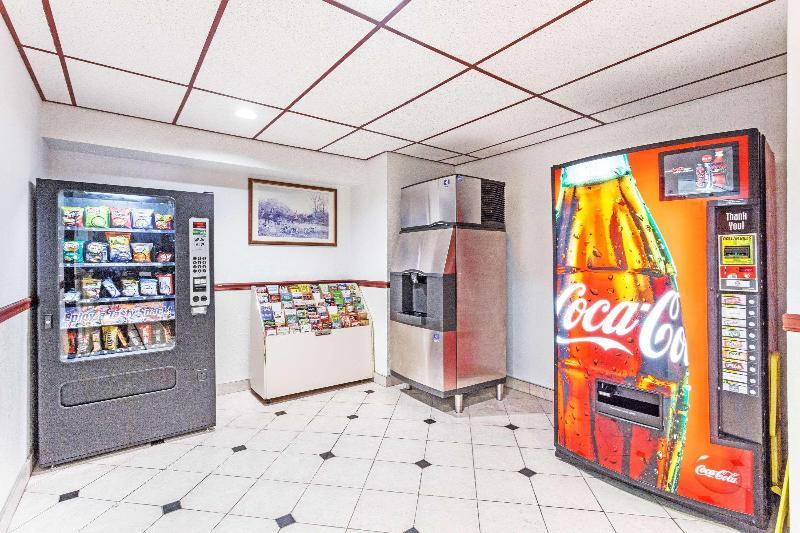 Super 8 By Wyndham Winchester Va Bagian luar foto